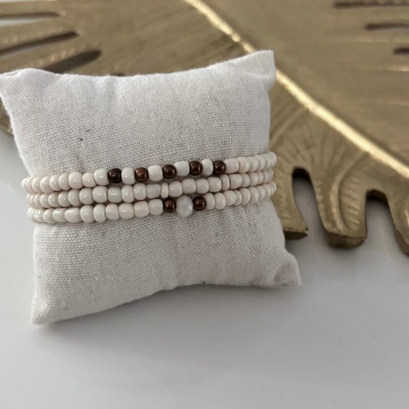 Armbanden beige